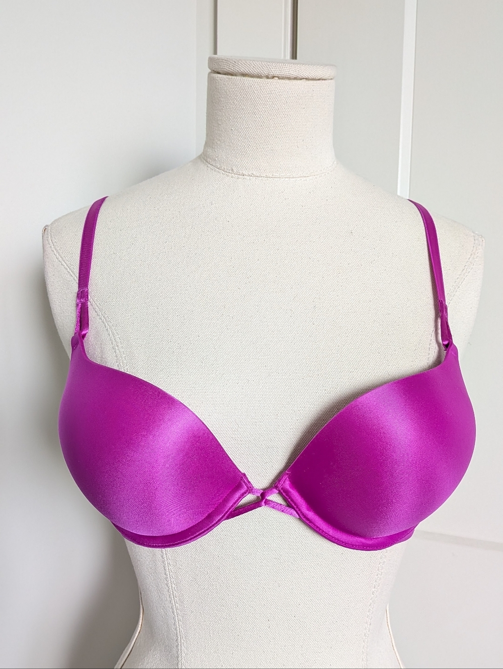 Victoria's Secret Miraculous Plunge Push-Up Bra 32B Purple